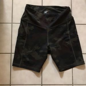NWOT Banana Republic Med Active shorts
